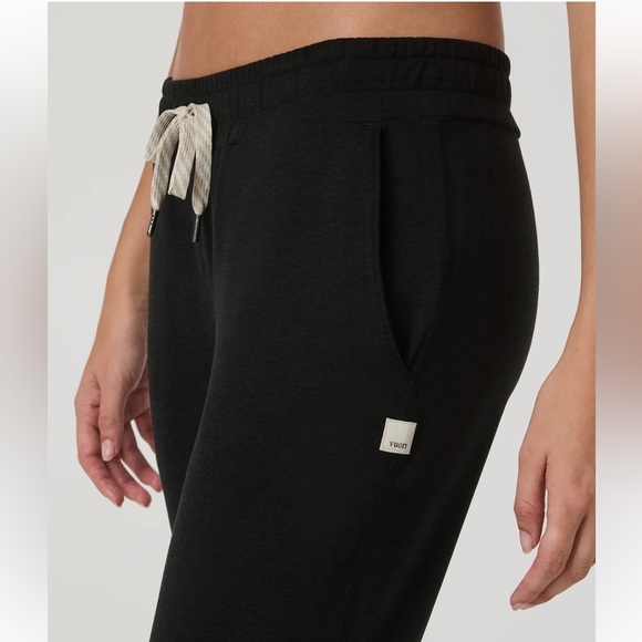 Vuori Women's DreamKnit Performance Joggers in Black size S - Picture 2 of 9